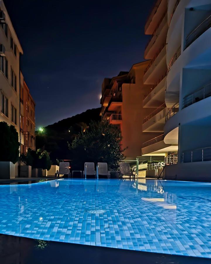 Anja & Ogo Apartments Sea View & Pool Petrovac Bagian luar foto