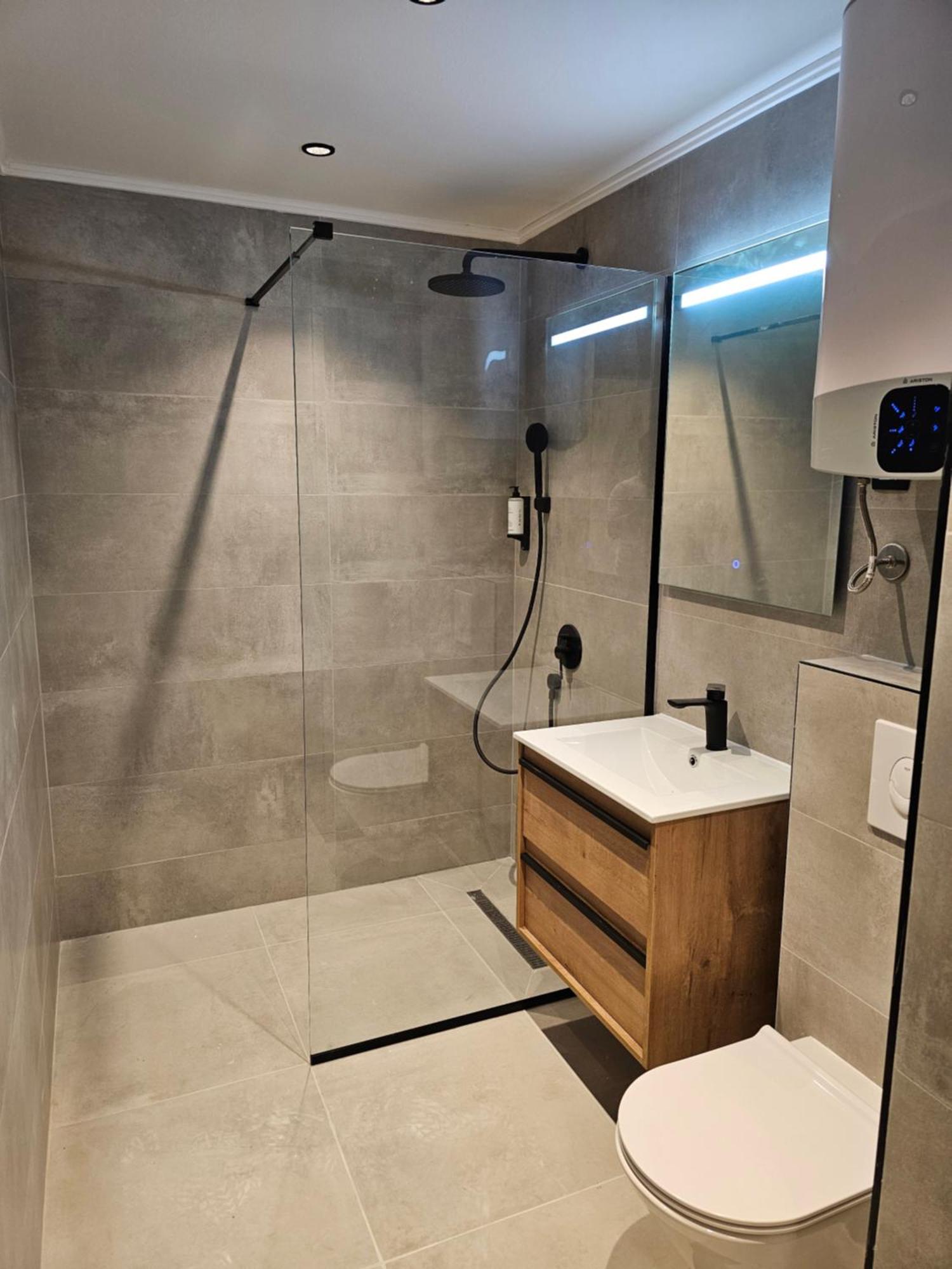 Anja & Ogo Apartments Sea View & Pool Petrovac Bagian luar foto
